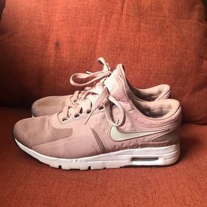 Pink Nike Airmax